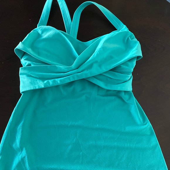 Lulu top size 2. - Picture 2 of 2